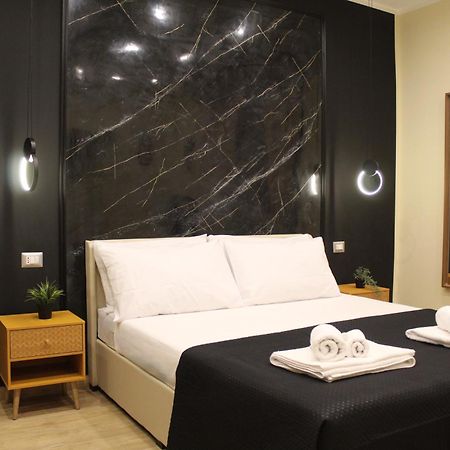 Blackwoody Contemporary Rooms - Napoli Centro Storico Via Toledo Exterior photo