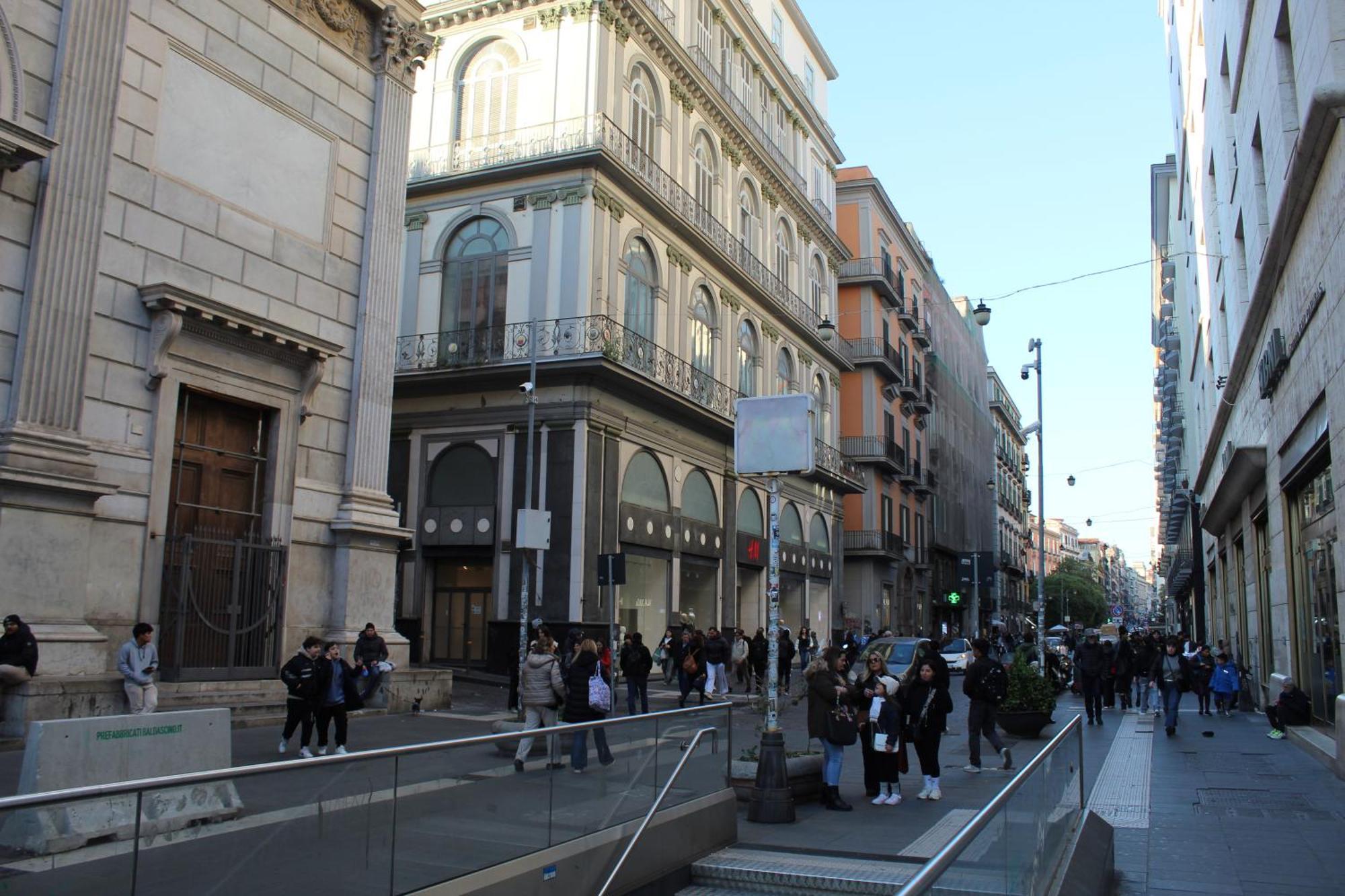 Blackwoody Contemporary Rooms - Napoli Centro Storico Via Toledo Exterior photo