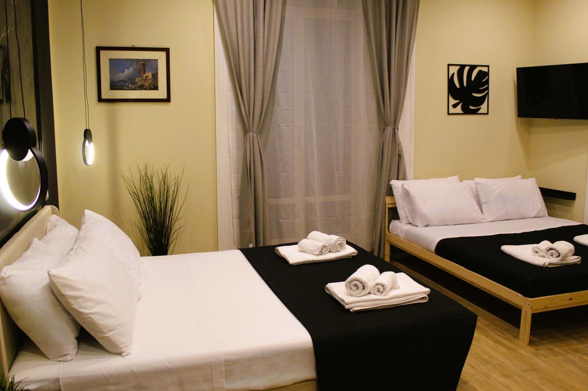 Blackwoody Contemporary Rooms - Napoli Centro Storico Via Toledo Exterior photo