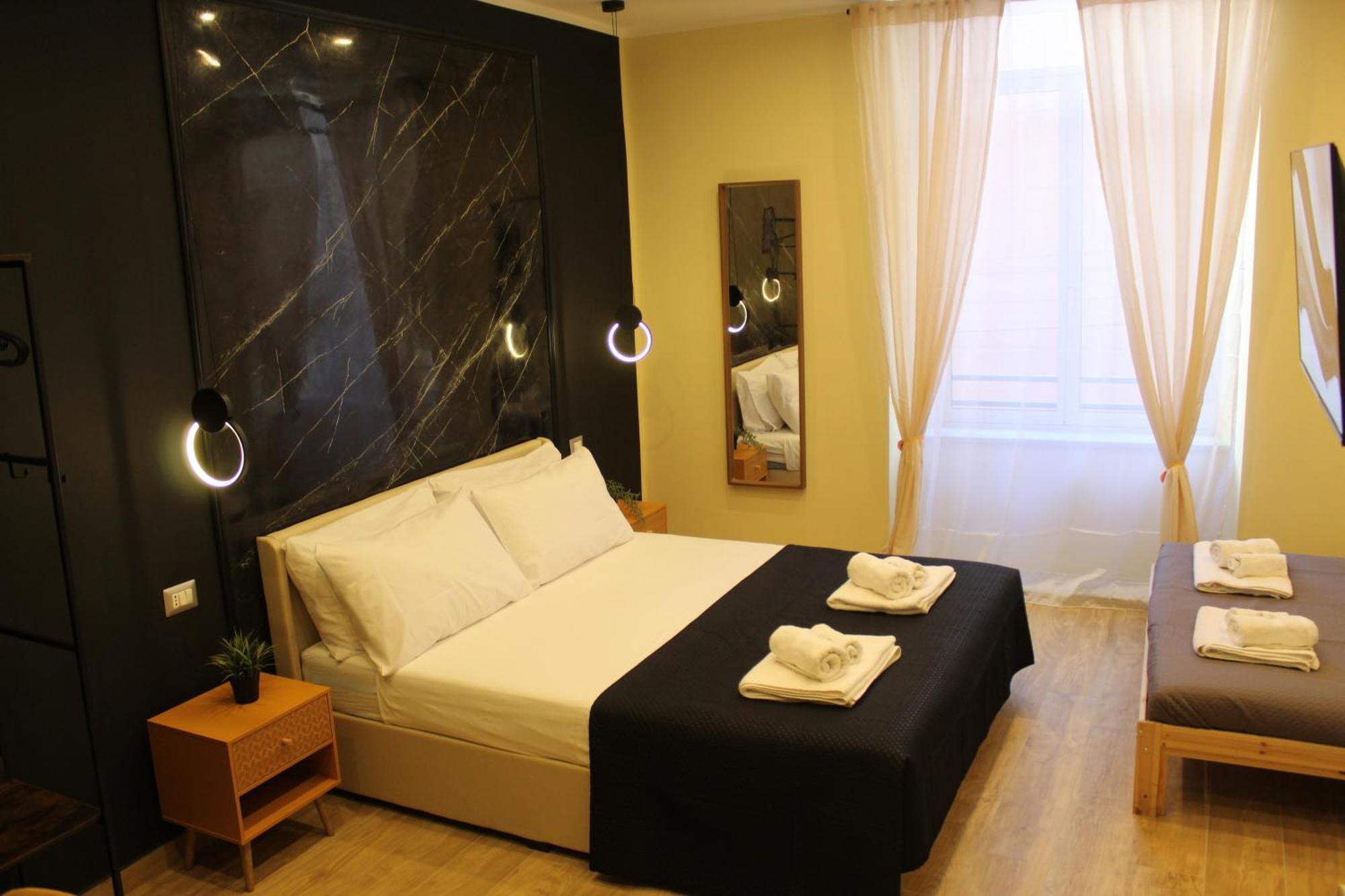 Blackwoody Contemporary Rooms - Napoli Centro Storico Via Toledo Exterior photo