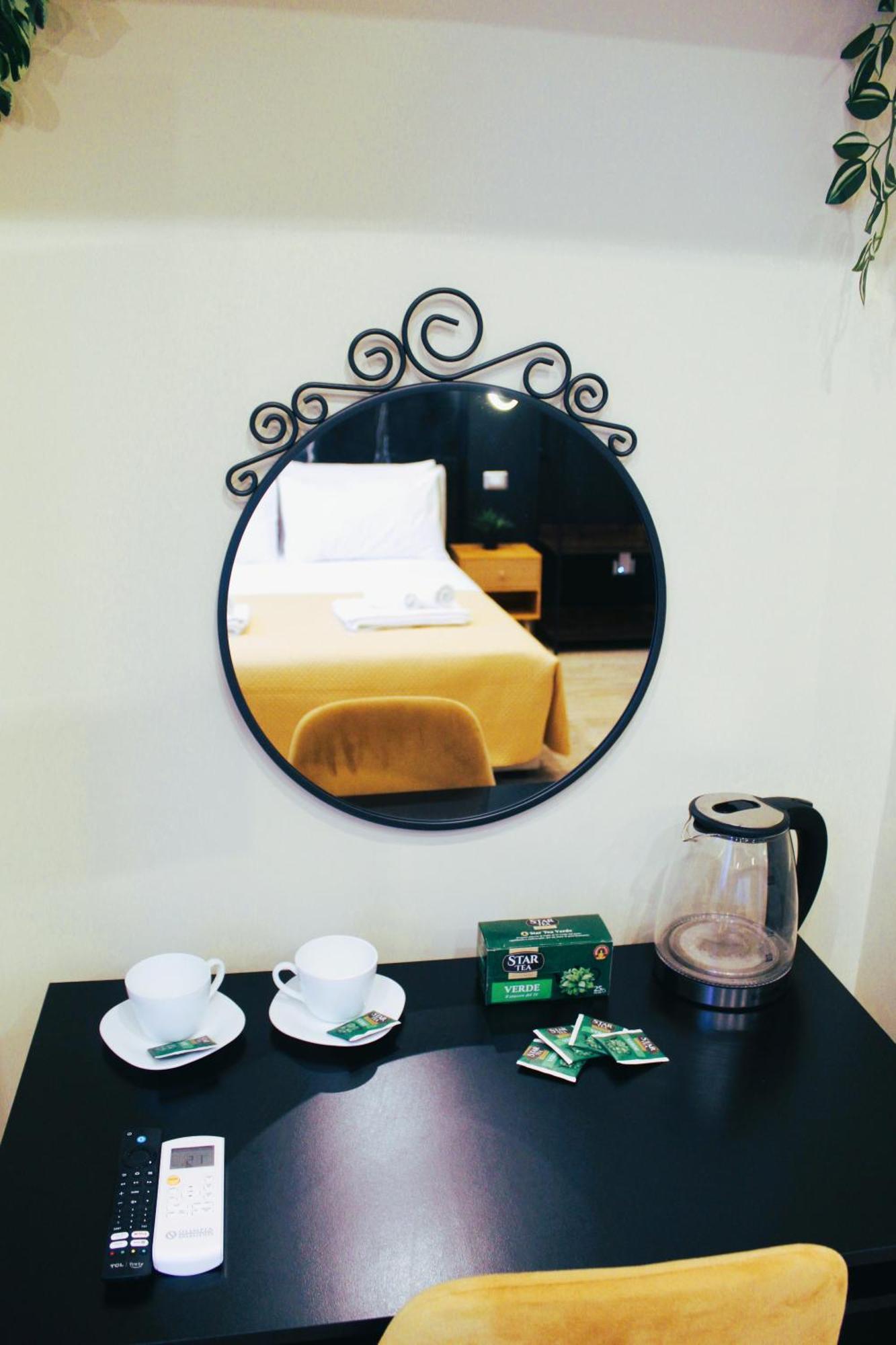 Blackwoody Contemporary Rooms - Napoli Centro Storico Via Toledo Exterior photo